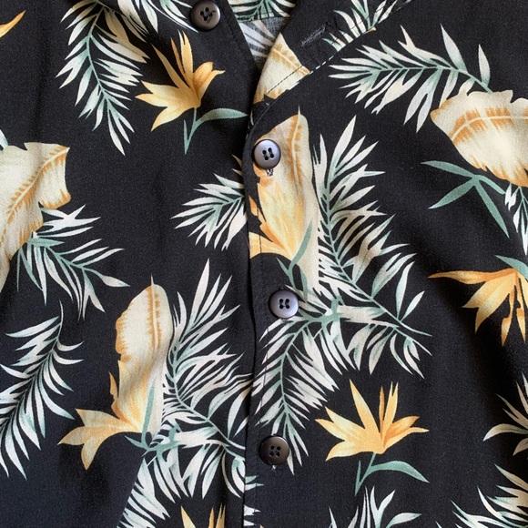 🏝️Vintage Hawaiian Print Short Sleeve Shirt🏝️ - Picture 7 of 7